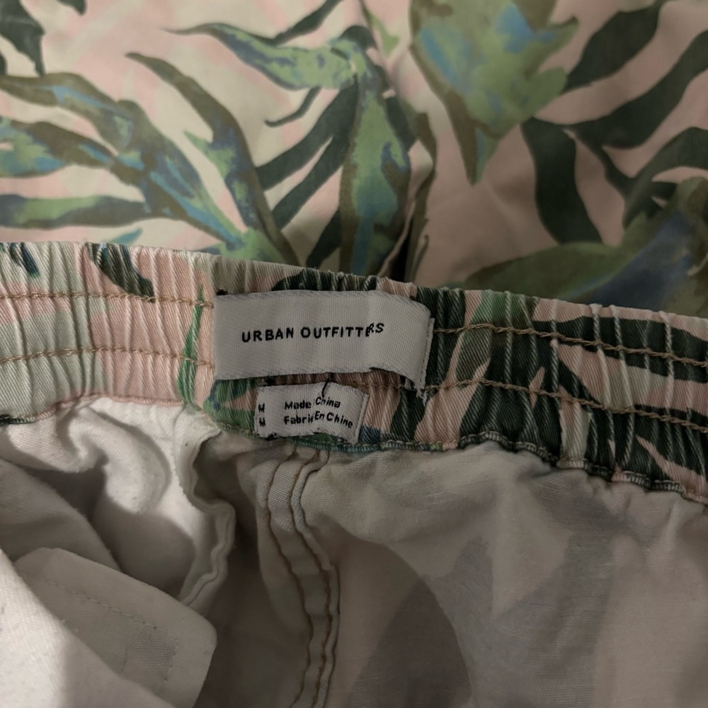 Urban outfitters palm leaf pull on chino shorts pink green size medium - Picture 4 of 8